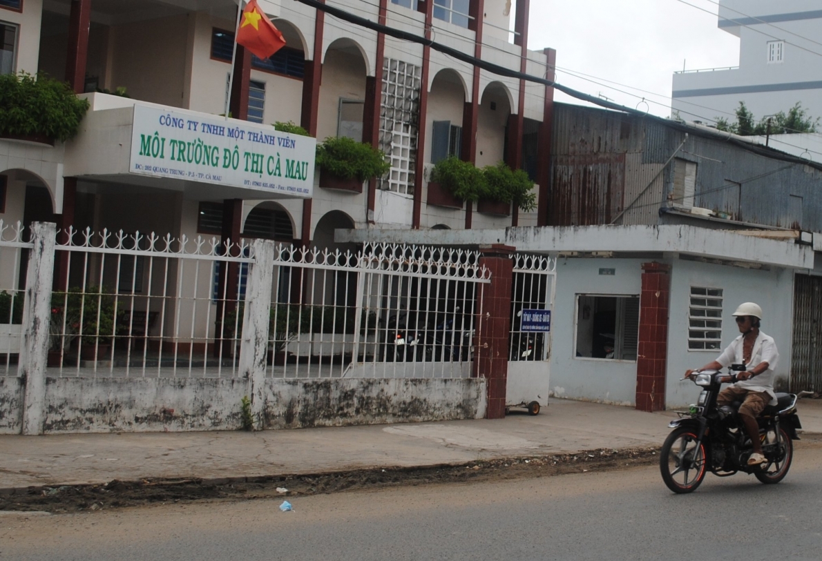 Công ty Công ty TNHH MTV  trường đô thị Cà Mau lấy quỹ phúc lợi mua điện thoại Iphone 12 tặng lãnh đạo