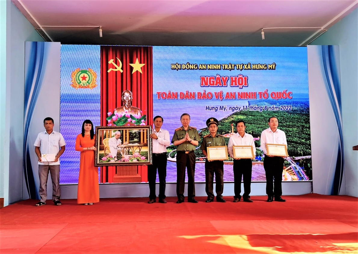 Bộ trưởng Tô Lâm dự Ngày hội toàn dân Bảo vệ An ninh Tổ quốc tại Cà Mau