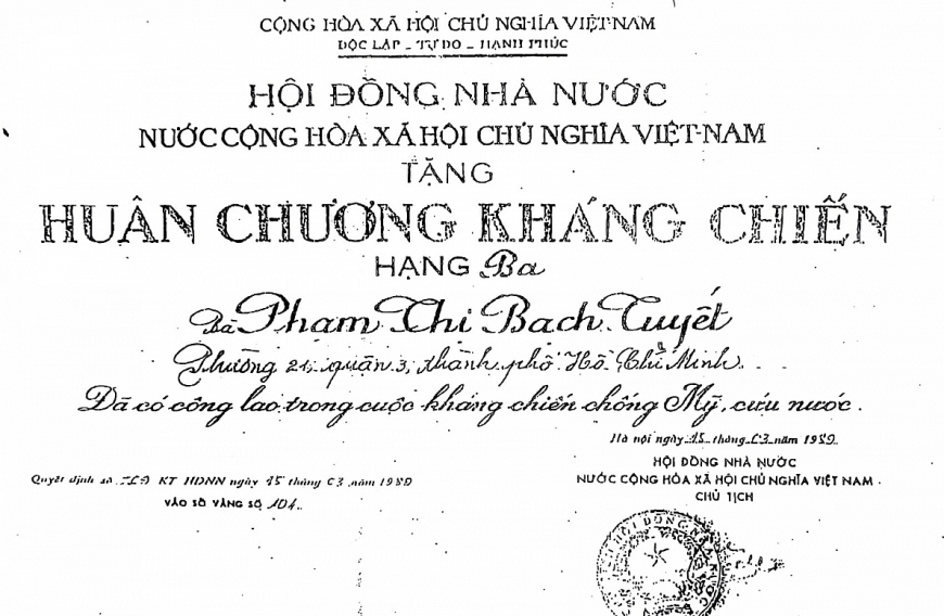 Huân chương kháng chiến hạng Ba của bà Phạm Thị Bạch Tuyết