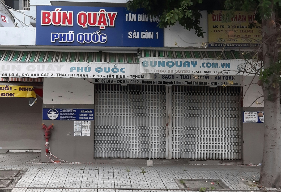 TP Hồ Chí Minh: Nhiều hàng quán vẫn đóng cửa im lìm, dù shipper đã được chạy liên quận