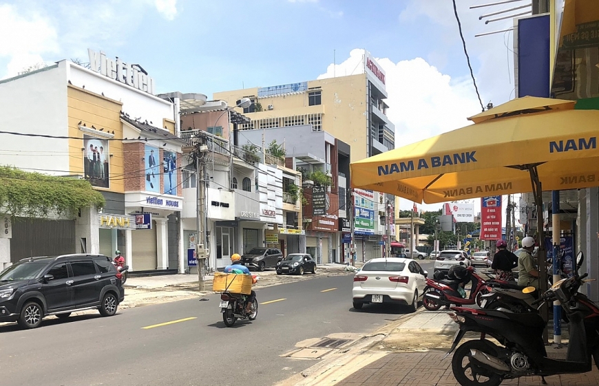 Đường phố ở Biên Hoà, trung tâm của tỉnh Đồng Nai đang từng bước phục hồi sinh hoạt đời sống sau hai tháng giãn cách xã hội