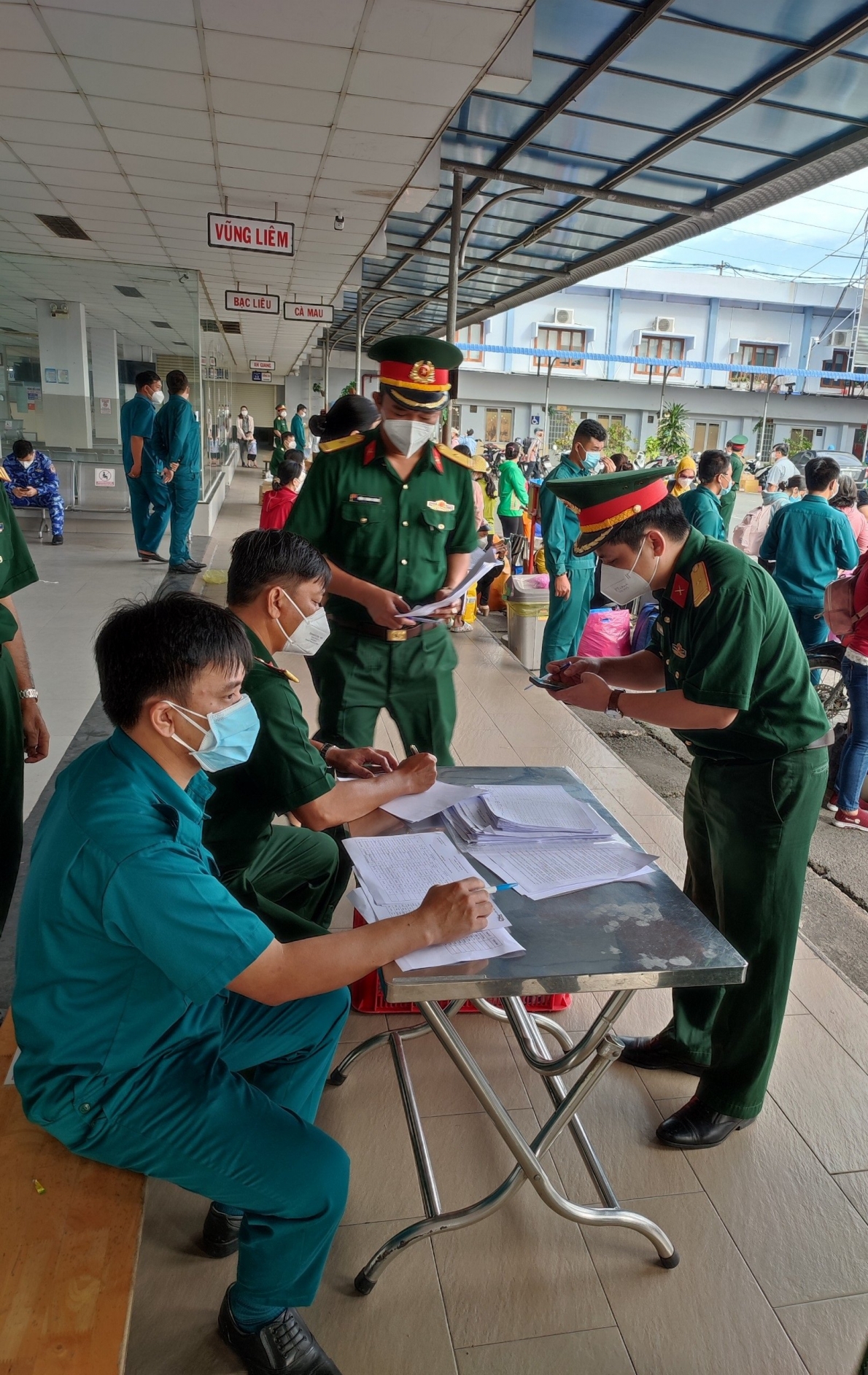 Xe Phương Trang phối hợp đưa hơn 3.000 người dân 17 tỉnh thành về quê