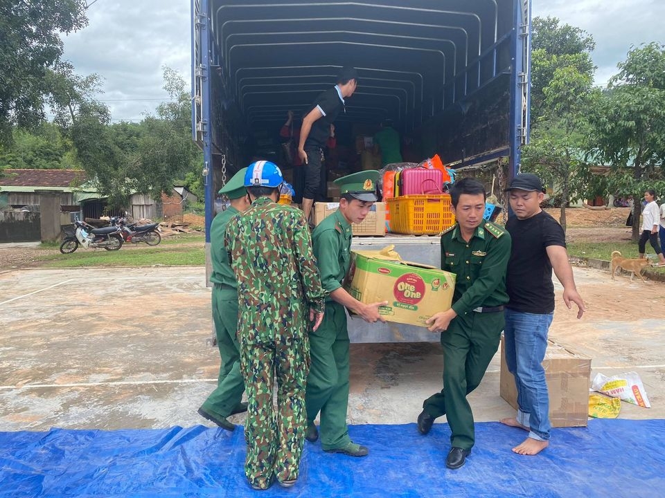 Những người thầm lặng trong bão lũ