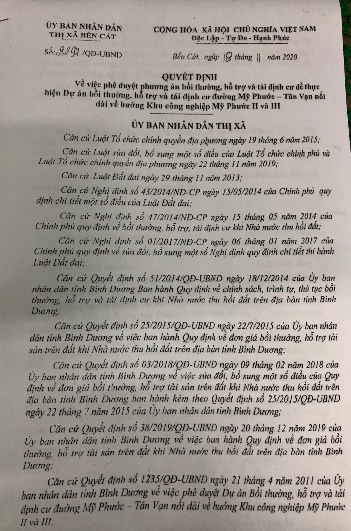 Thị xã Bến Cát, tỉnh Bình Dương: Người dân bất an khi thông báo nhận tiền bồi thường, hỗ trợ được dán ở Văn phòng khu phố