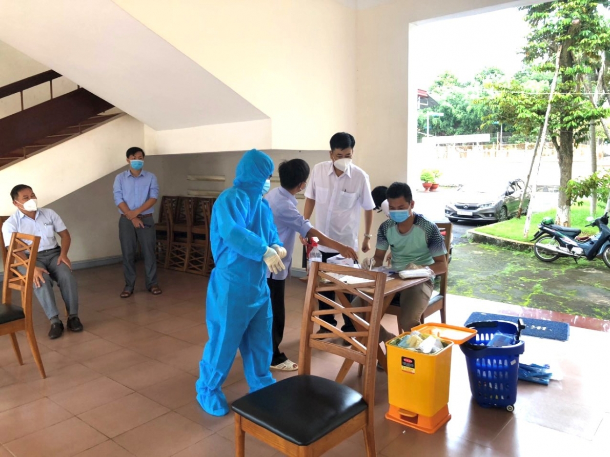 100% người dân trên 18 tuổi tiêm 2 mũi vắc xin, hướng tới bao phủ vắc xin cho trẻ em