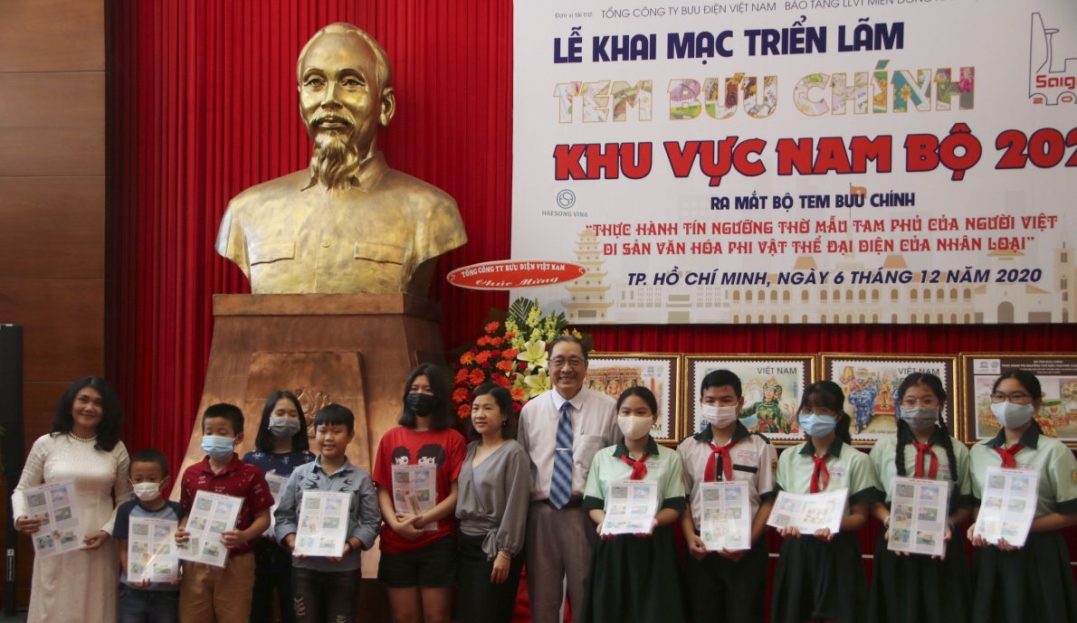 Ra mắt bộ tem bưu chính “Tín ngưỡng thờ Mẫu Tam phủ của người Việt - Di sản văn hoá phi vật thể đại diện của nhân loại”