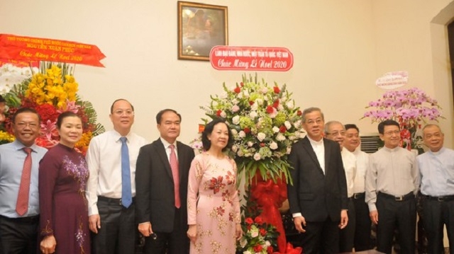 Trưởng Ban Dân vận Trung ương thăm, chúc mừng Giáng sinh tại TP Hồ Chí Minh