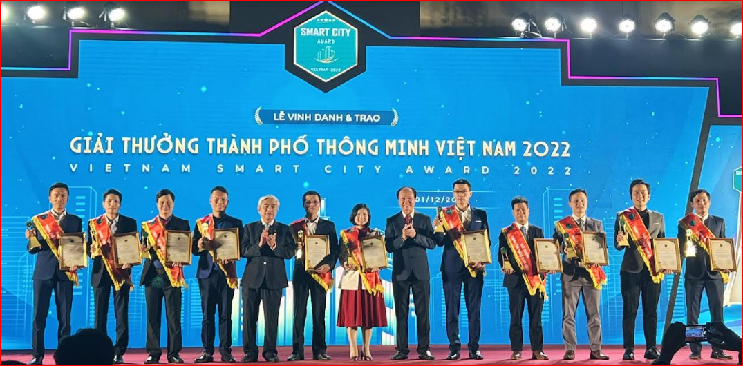 Công ty Điện Quang: Nhận 2 Giải thưởng tại Lễ vinh danh và trao Giải thưởng thành phố thông minh Việt Nam 2022