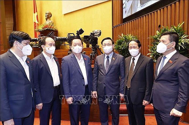 Chủ tịch Quốc hội Vương Đình Huệ với các đại biểu. Ảnh: Doãn Tấn/TTXVN