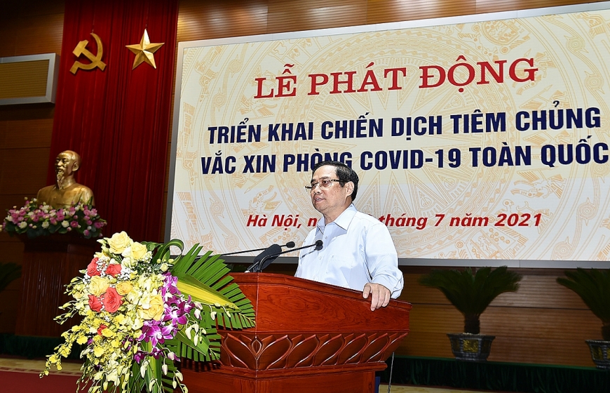 Thủ tướng Phạm Minh Chính phát động triển khai Chiến dịch tiêm chủng vaccine phòng chống COVID-19 trên toàn quốc. - Ảnh: VGP/Nhật Bắc Thủ tướng Phạm Minh Chính phát động triển khai Chiến dịch tiêm chủng vaccine phòng chống COVID-19 trên toàn quốc. - Ảnh: VGP/Nhật Bắc