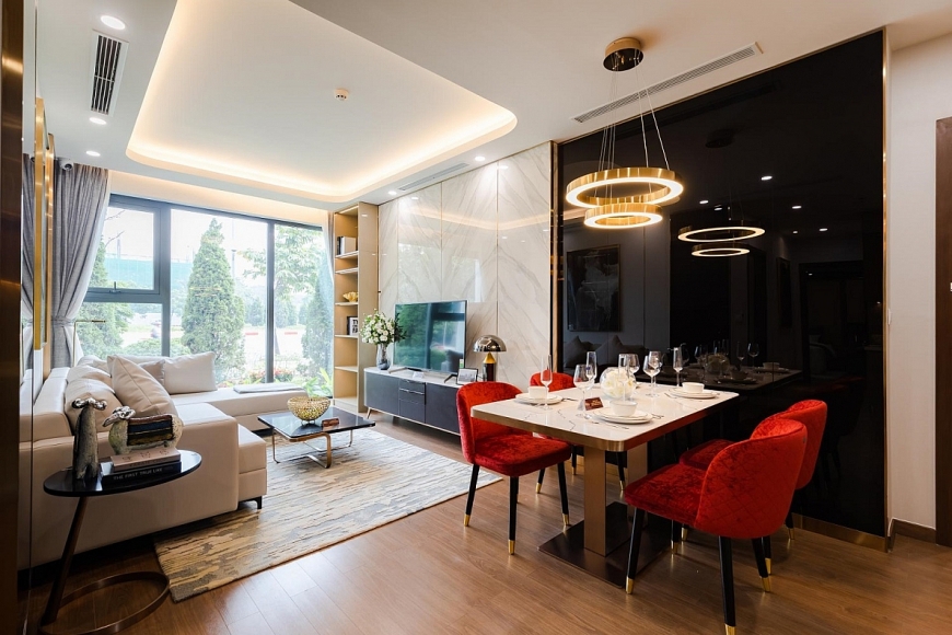 Căn hộ lớn bên trong Dual-Key bố trí phòng khách, phòng ăn và bếp liên thông tạo không gian thoáng rộng cho những buổi sum họp gia đình đa thế hệ