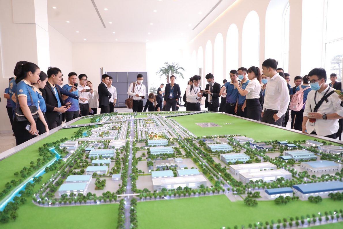 Thị trường khu Tây TP Hồ Chí Minh “nóng” bởi siêu dự án sắp trình làng cuối 2020