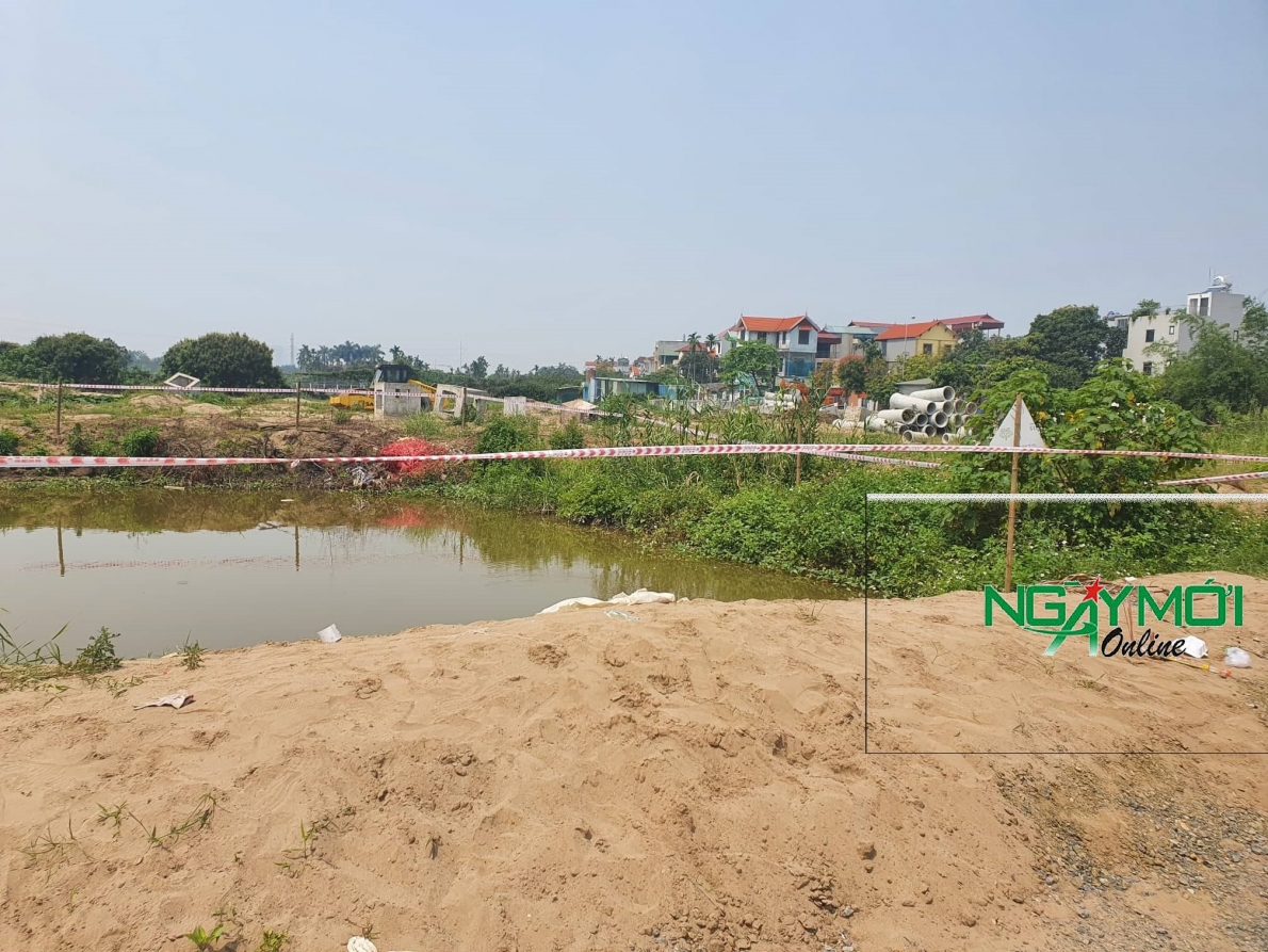 Bé trai chết đuối thương tâm trong công trường thi công