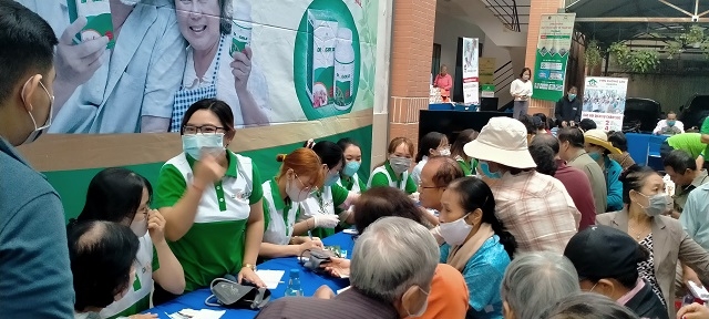 NCT được các y Bác sĩ tư vấn và khám sức khỏe miễn phí.