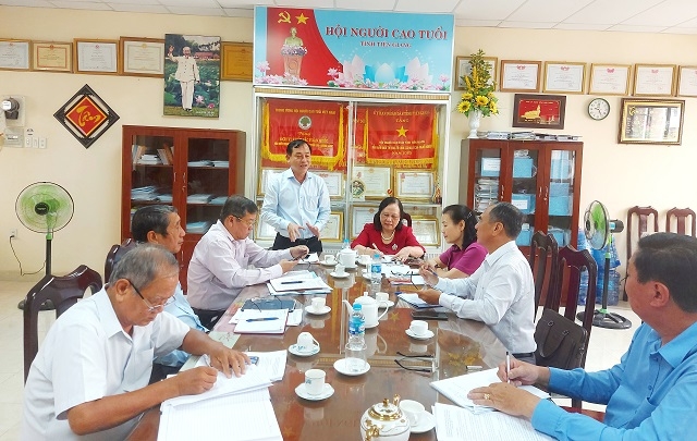 Thay mặt Tỉnh Ủy, UBND tỉnh ông Nguyễn Văn Vĩnh, Chủ tịch UBND tỉnh, cám ơn Chủ tịch Hội NCT Việt Nam đã quan tâm tới công tác NCT của tỉnh Tiền Giang.