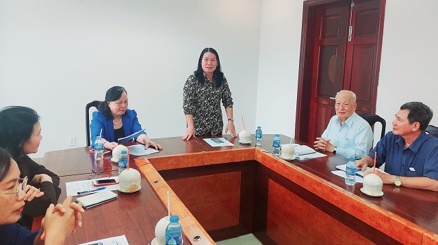 Bà Nguyễn Thị Bé Mười, Phó Chủ tịch UBND tỉnh, cám ơn Đoàn lãnh đạo Trung ương Hội NCT Việt Nam đã có buổi làm việc với Hội NCT tỉnh Bến Tre.