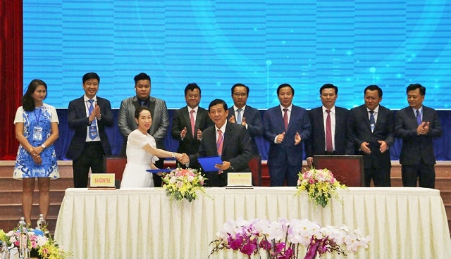  Tỉnh Long An ký kết 10 biên bản ghi nhớ, hợp đồng với các đối tác.