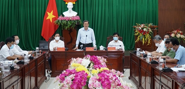 Ông Phạm Văn Hiểu, Phó Bí thư Thường trực Thành ủy, Chủ tịch HĐND thành phố phát biểu tại cuộc họp.