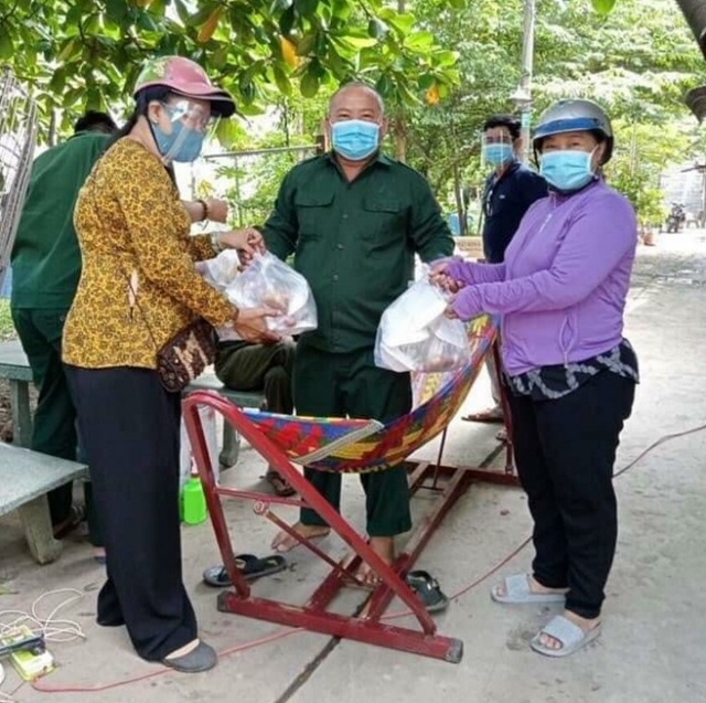 Những suất ăn ấm áp nghĩa tình trong mùa dịch Covid-19.