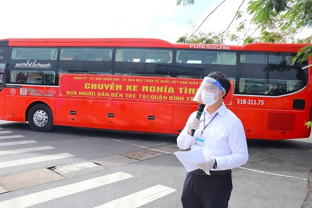 Ông Vũ Chí Kiên, Phó Chủ tịch UBND quận Bình Tân, phát biểu tại buổi lễ. Ảnh: B.TIN