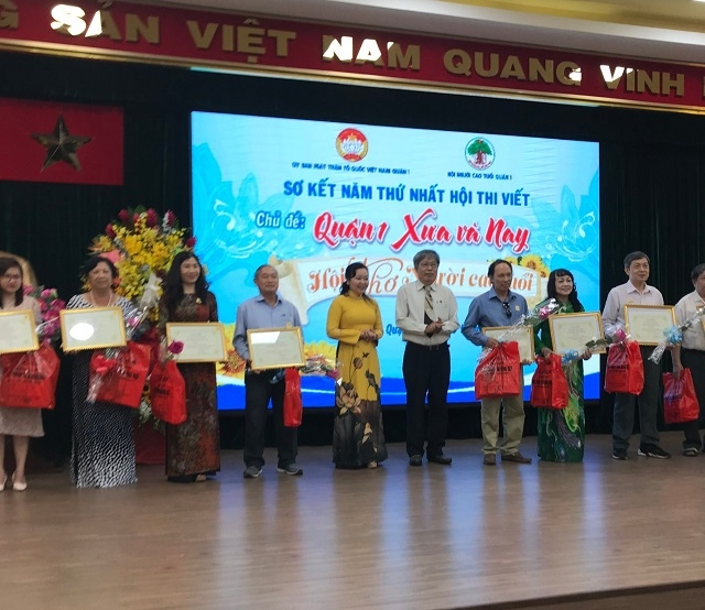 Ban tổ chức trao giải Ban tổ chức trao giải