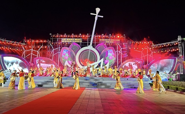 Nhiều tiết mục văn nghệ đặc sắc tại lễ khai mạc