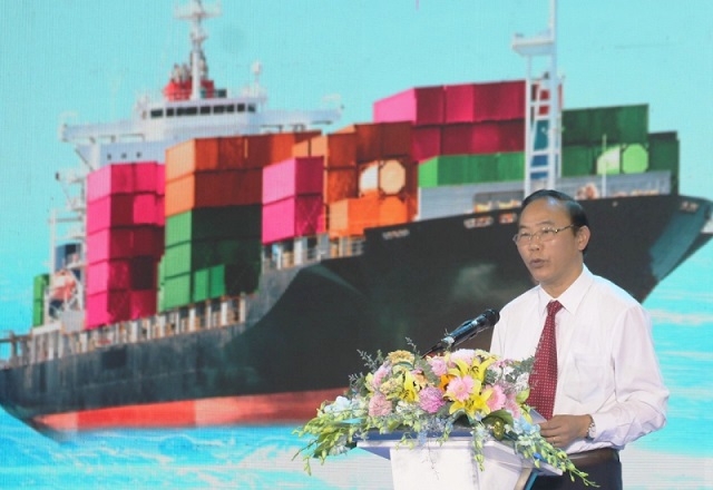 Ông Phùng Đức Tiến, Thứ trưởng Bộ NN-PTNT phát biểu tại buổi lễ