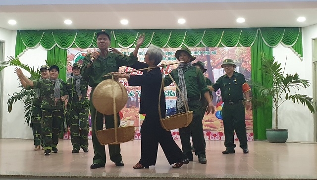 Bài thi “hãy yên lòng mẹ ơi” của khu phố 2 phường Phước Bình.