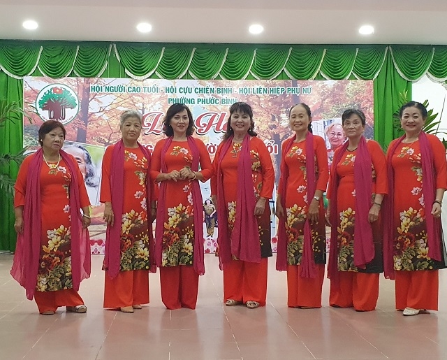 Top ca của hội Liên Hiệp Phụ Nữ phường Phước Bình tham dự hội thi