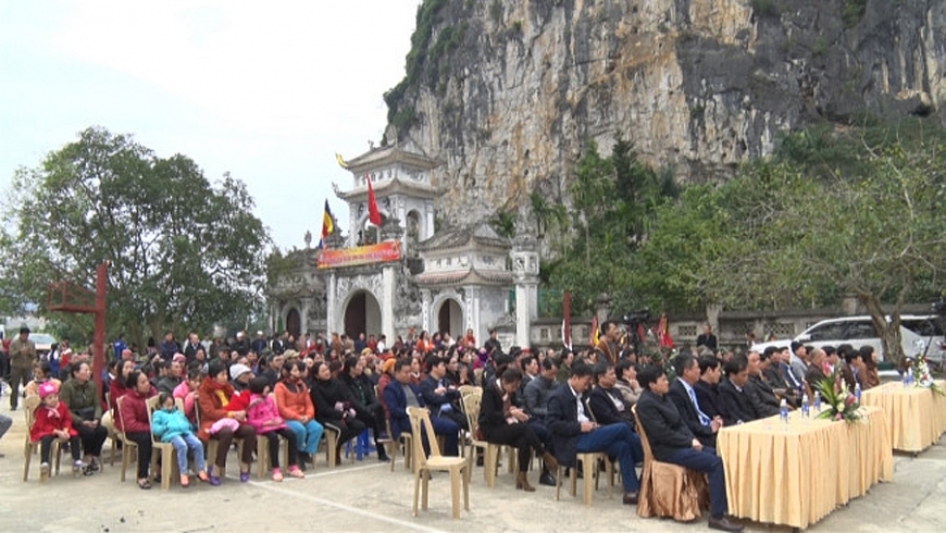 Đầu xuân rộn ràng lễ hội chùa Chặng