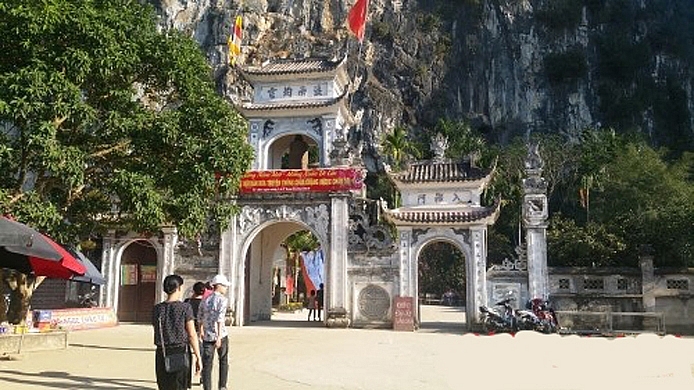 Đầu xuân rộn ràng lễ hội chùa Chặng