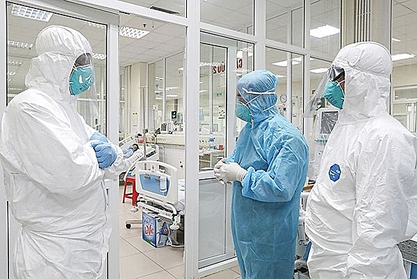 Nguy cơ COVID-19 lây lan trong cộng đồng luôn thường trực. Đặc biệt tại Hà Nội và TP Hồ Chí Minh.