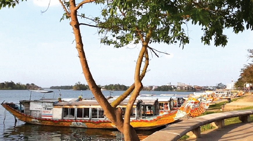 Buồn tênh... thuyền rồng