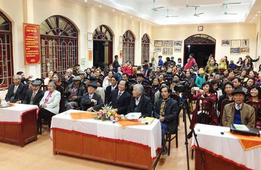 Làng thơ 25 mùa hoa