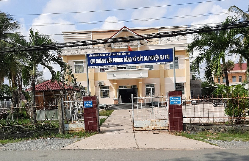 Trụ sở Chi nhánh Văn phòng ĐKĐĐ huyện Ba Tri.