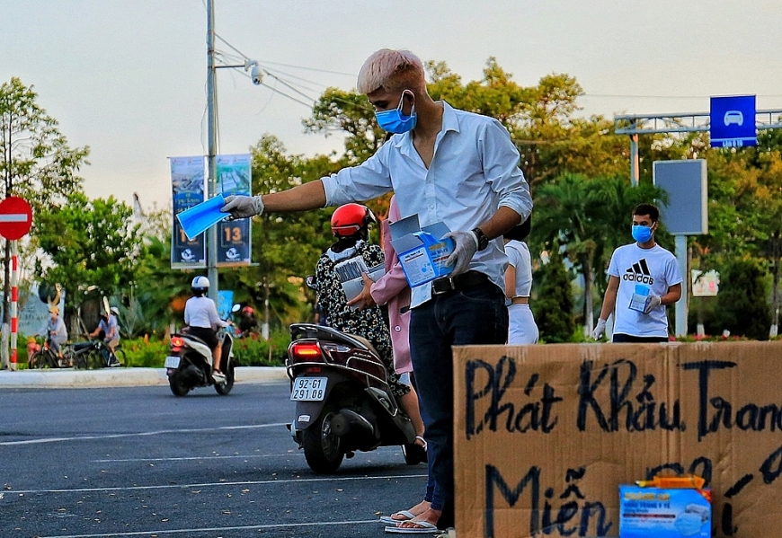  -Các hoạt động tình nguyện vẫn diễn ra với sự hưởng ứng của người dân thành phố.