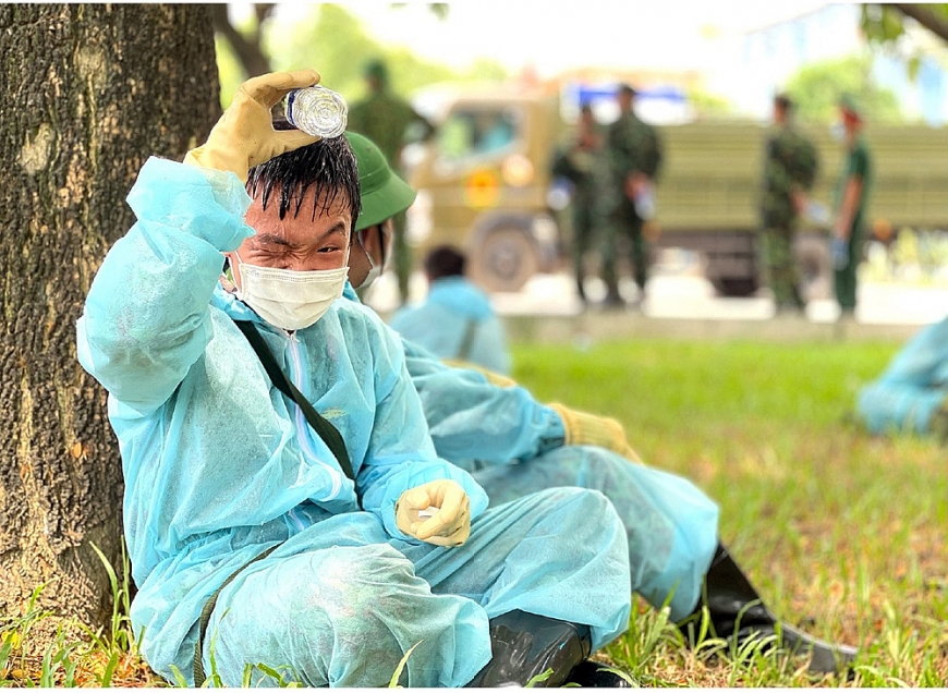 Các y, bác sĩ đang nghỉ lấy sức