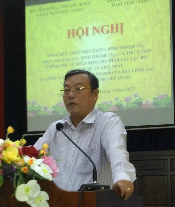 Ông Đỗ Tấn Minh, Chủ tịch Hội NCT  tỉnh Tiền Giang tại Hội nghị triển khai  Quyết định số 1533/QĐ-TTg của Thủ tướng Chính phủ về nhân rộng mô hình  CLB Liên thế hệ tự giúp nhau. 