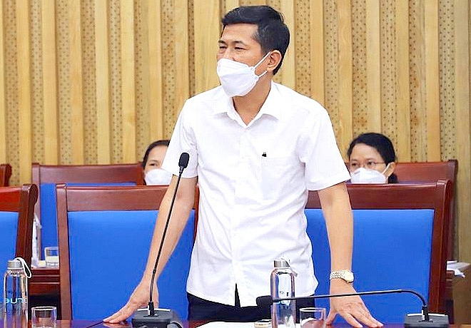 Giáo sư, tiến sĩ Thái Văn Thành, Giám đốc Sở GD&ĐT Nghê An báo cáo công tác chuẩn bị kì thi tốt nghiệp THPT năm 2021.