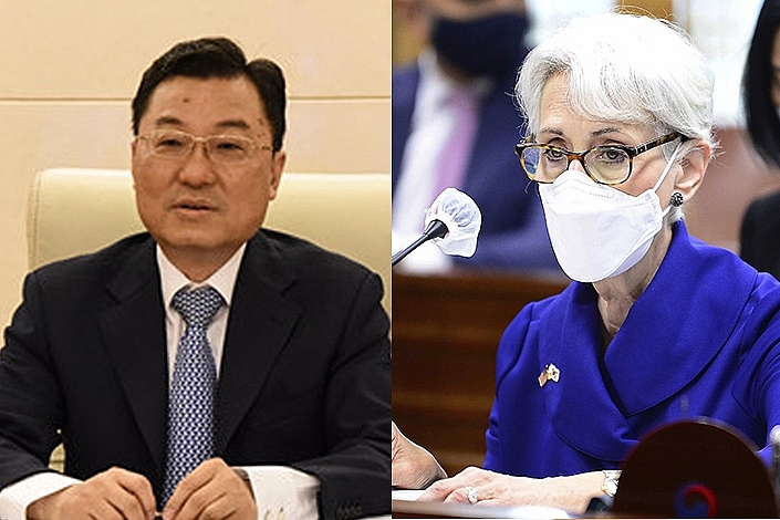 Thứ trưởng Ngoại giao Trung Quốc Xie Feng (trái) và bà Wendy Sherman Thứ trưởng Ngoại giao Trung Quốc Xie Feng (trái) và bà Wendy Sherman