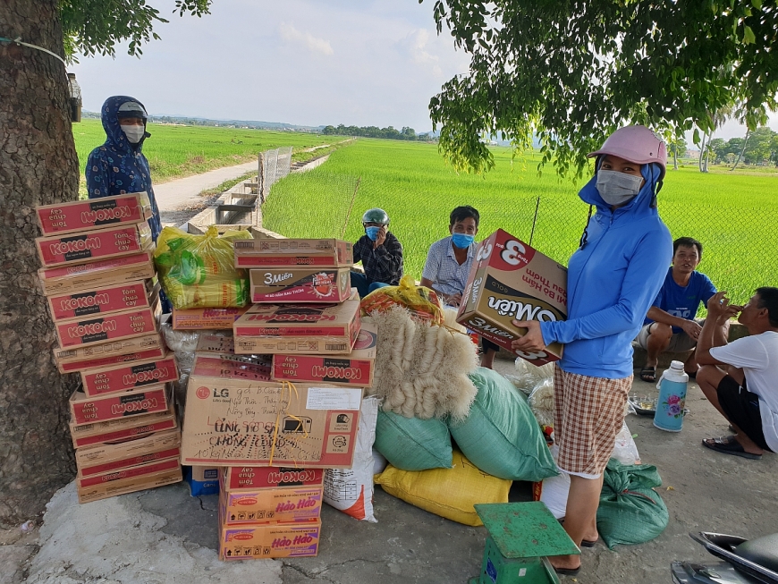 Người dân Thanh Hóa chung tay gửi nhu yếu phẩm giúp người dân thành phố hồ Chí Minh 