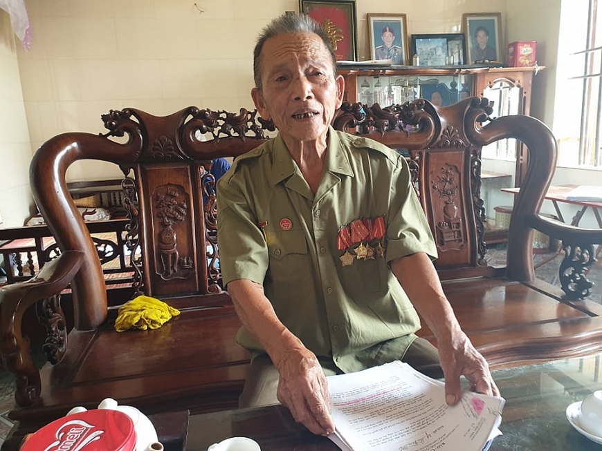 Cụ Bùi Văn Mô bức xúc về việc đấu tranh chống tham nhũng nhưng bị khai trừ Đảng.