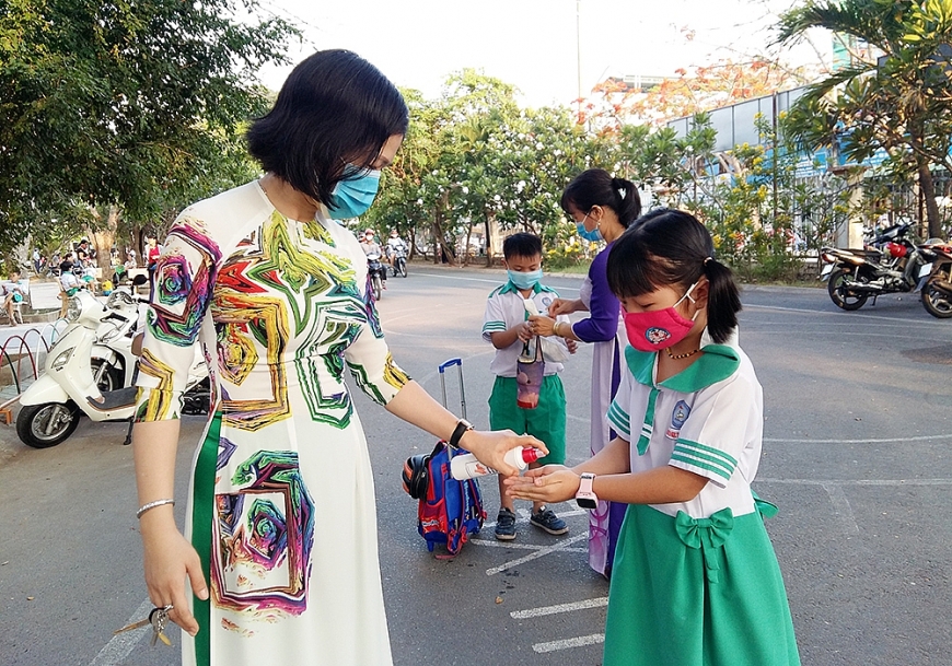 Đến trường khai giảng năm học mới 2021-2022.