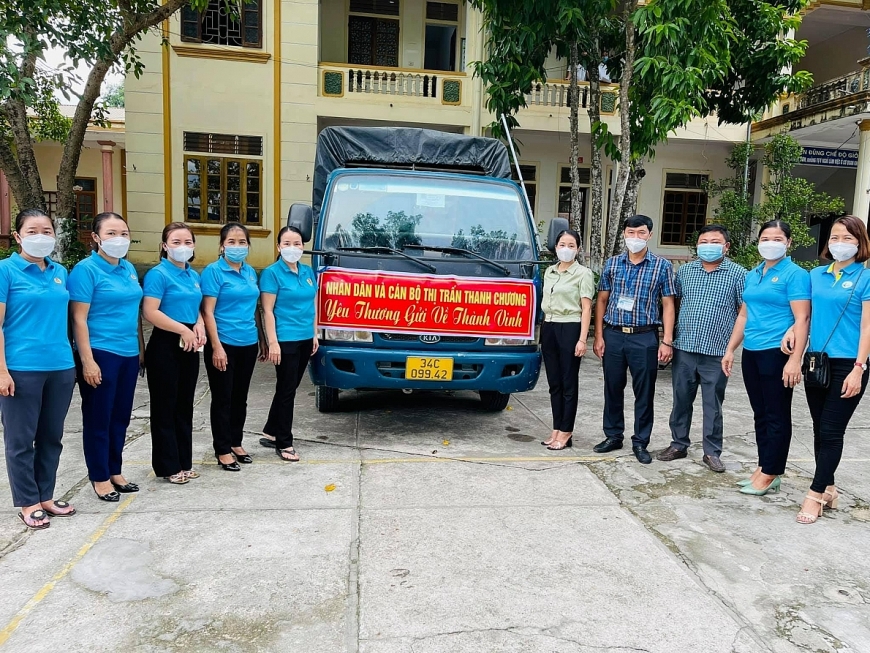 Chuyến xe yêu thương của nhân dân thị trấn Thanh Chương gửi bà con vùng dịch bệnh.