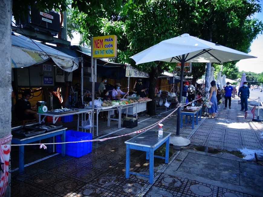 Ngày đầu áp dụng biện pháp nới lỏng giãn cách xã hội trong phòng chống dịch Covid-19