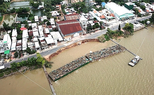 Sạt lỡ ở quốc lộ 91 đoạn qua huyện Châu Phú tỉnh An Giang. Ảnh Trọng Triết