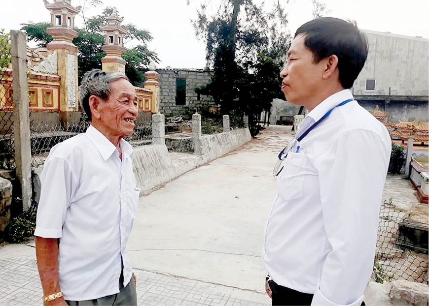 Cụ Trương Đức Phong (trái),xã Phú Diên, Phú Vang, TT-Huế