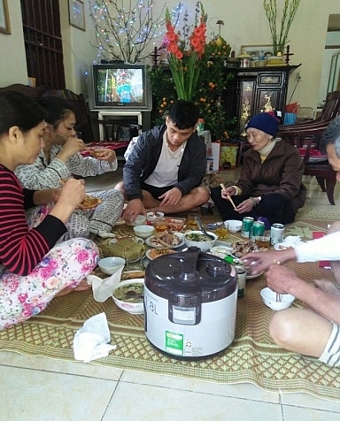 Bữa cơm gia đình nhà hai cụ Chĩnh - Ngọc