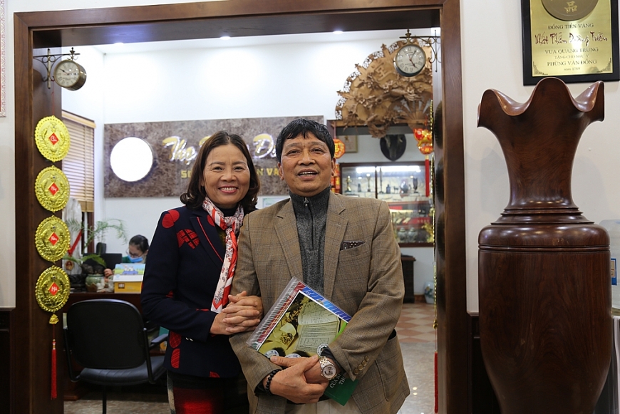 Chú Chí cùng người vợ kiên cường 10 năm chiến đấu với bệnh hiểm nghèo