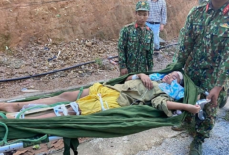 Những nạn nhân may mắn thoát chết trong vụ sạt lở đất kinh hoàng vùi lấp 45 người ở xã Trà Leng.